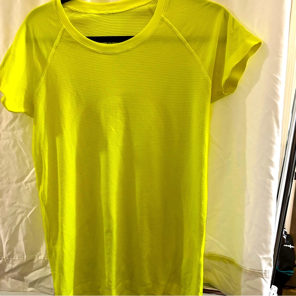Lululemon swiftly tech short sleeve highlight yellow size 10